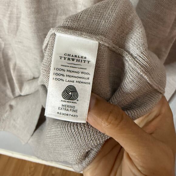 Charles Tyrwhitt Merino V Neck Sweater Size Large - Picture 5 of 6